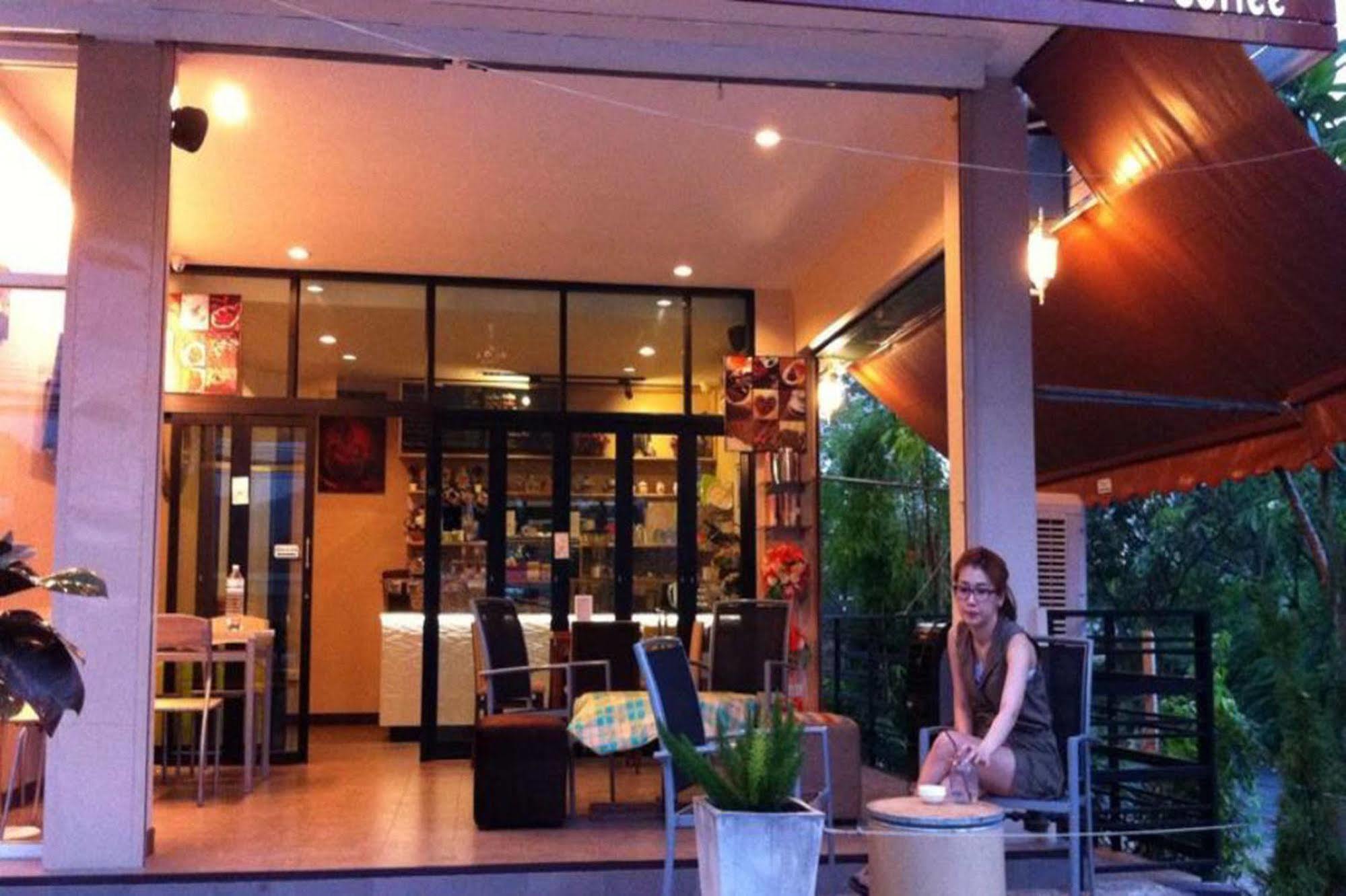 U Dee Room And Coffee Kanchanaburi City Exteriör bild